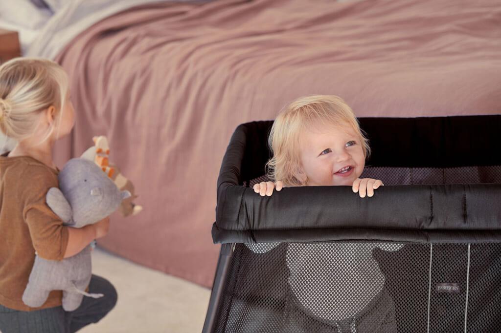 Travel Cot Light Black BabyBjörn