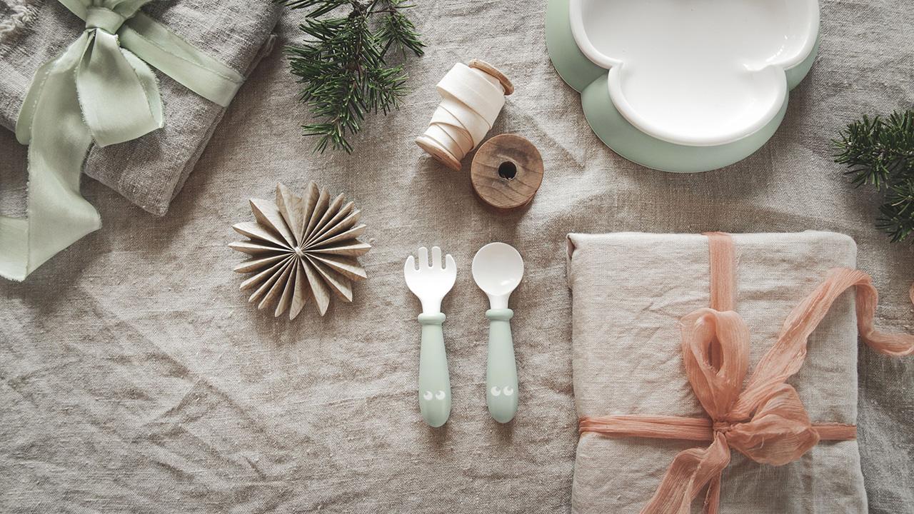 Gift guide, Baby plate, spoon and fork - powder green - BabyBjörn