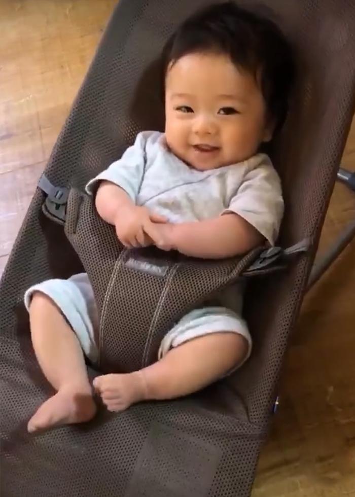 everyones enjoy bouncing BabyBjörn