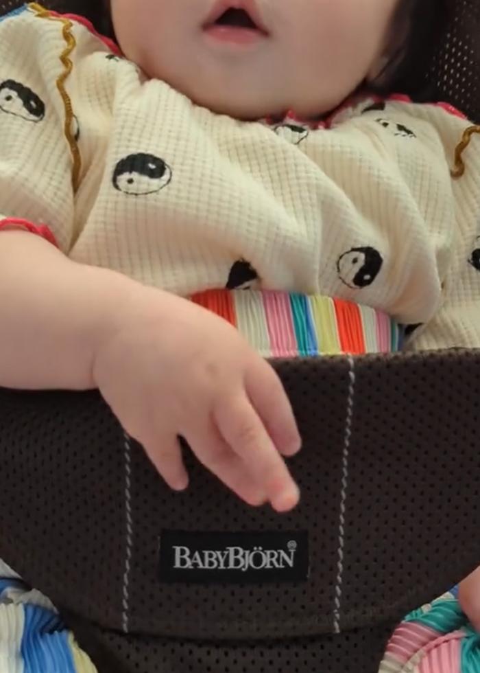 everyones enjoy bouncing BabyBjörn