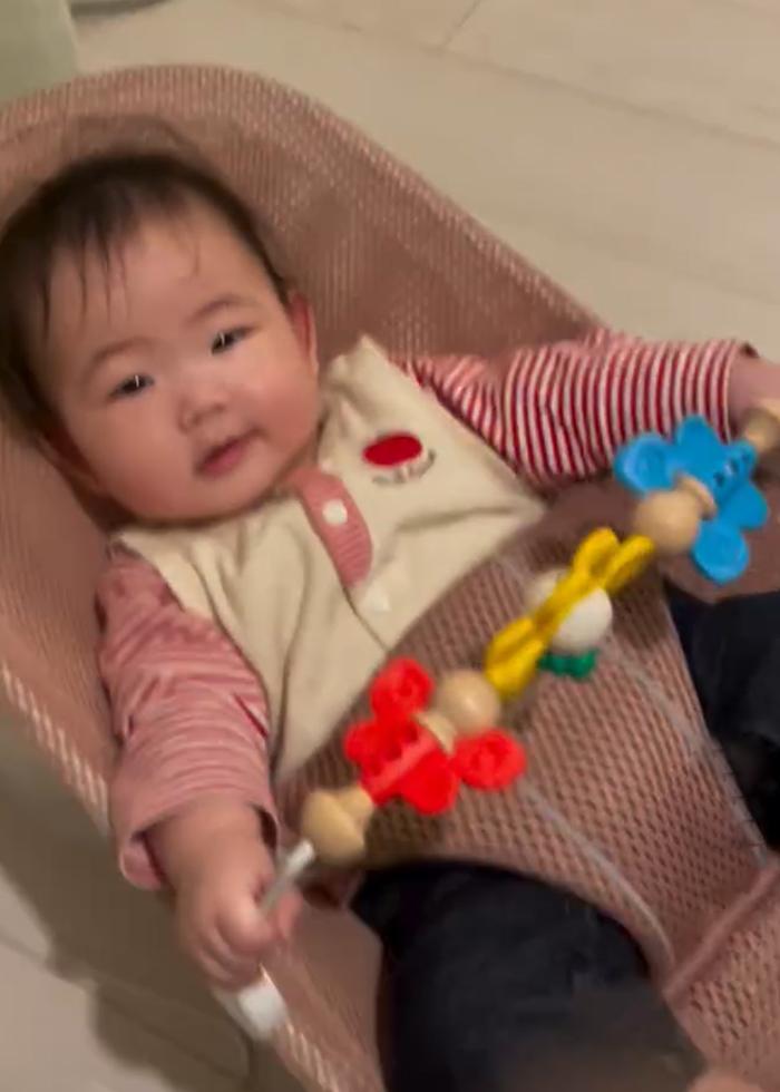 everyones enjoy bouncing BabyBjörn