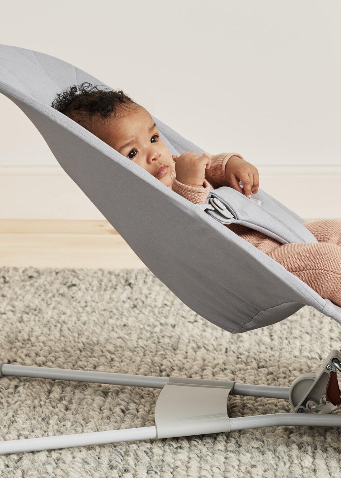 Bouncer Bliss in gray petal quilt - BabyBjörn