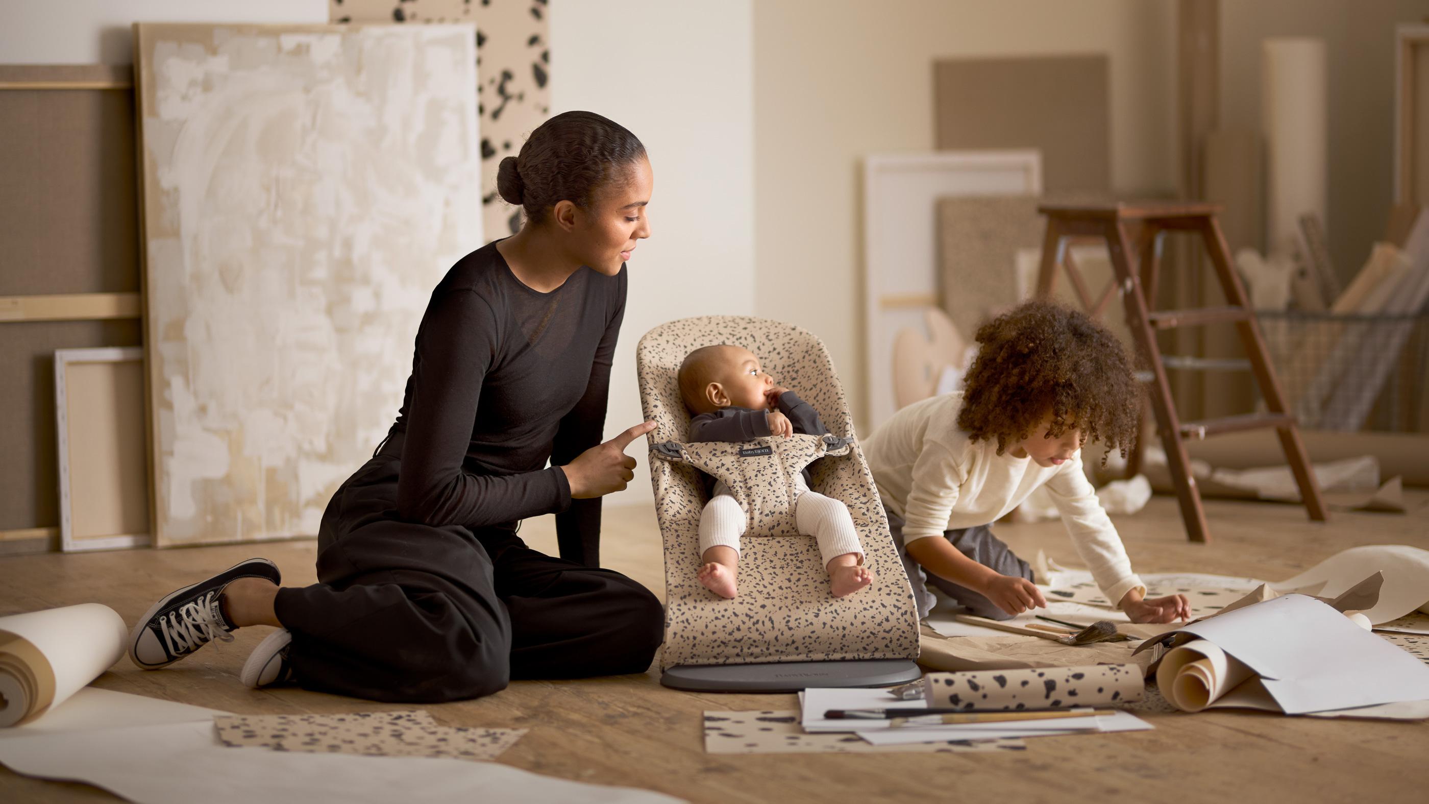 Bouncer Bliss in Beige/Dark Grey Print - Little Masterpieces by BabyBjörn